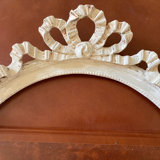 Large round carved wooden frame with ribbon knot decoration - Shabby chic