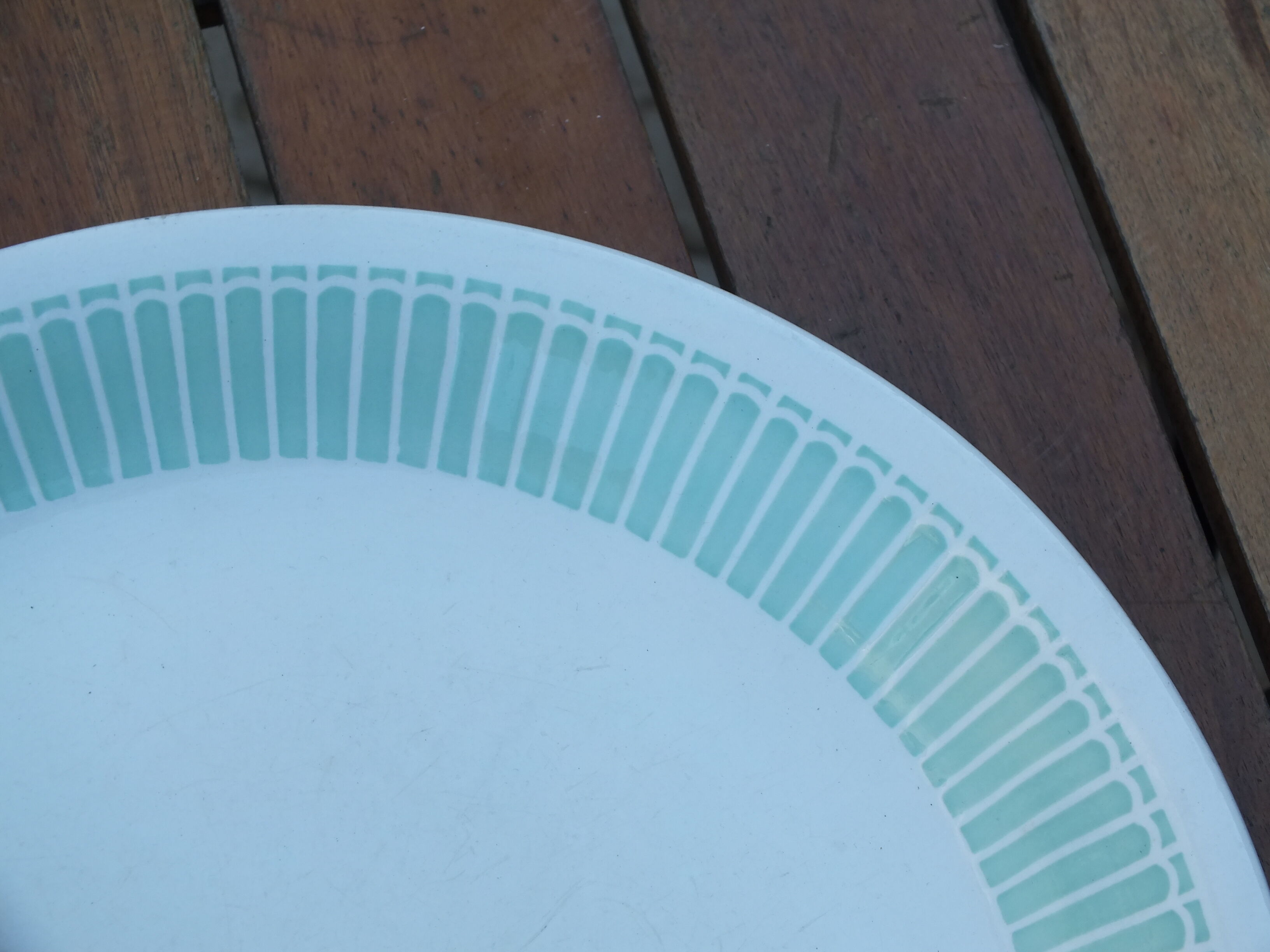 Plat vintage à décor bleu pastel