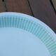 Plat vintage à décor bleu pastel