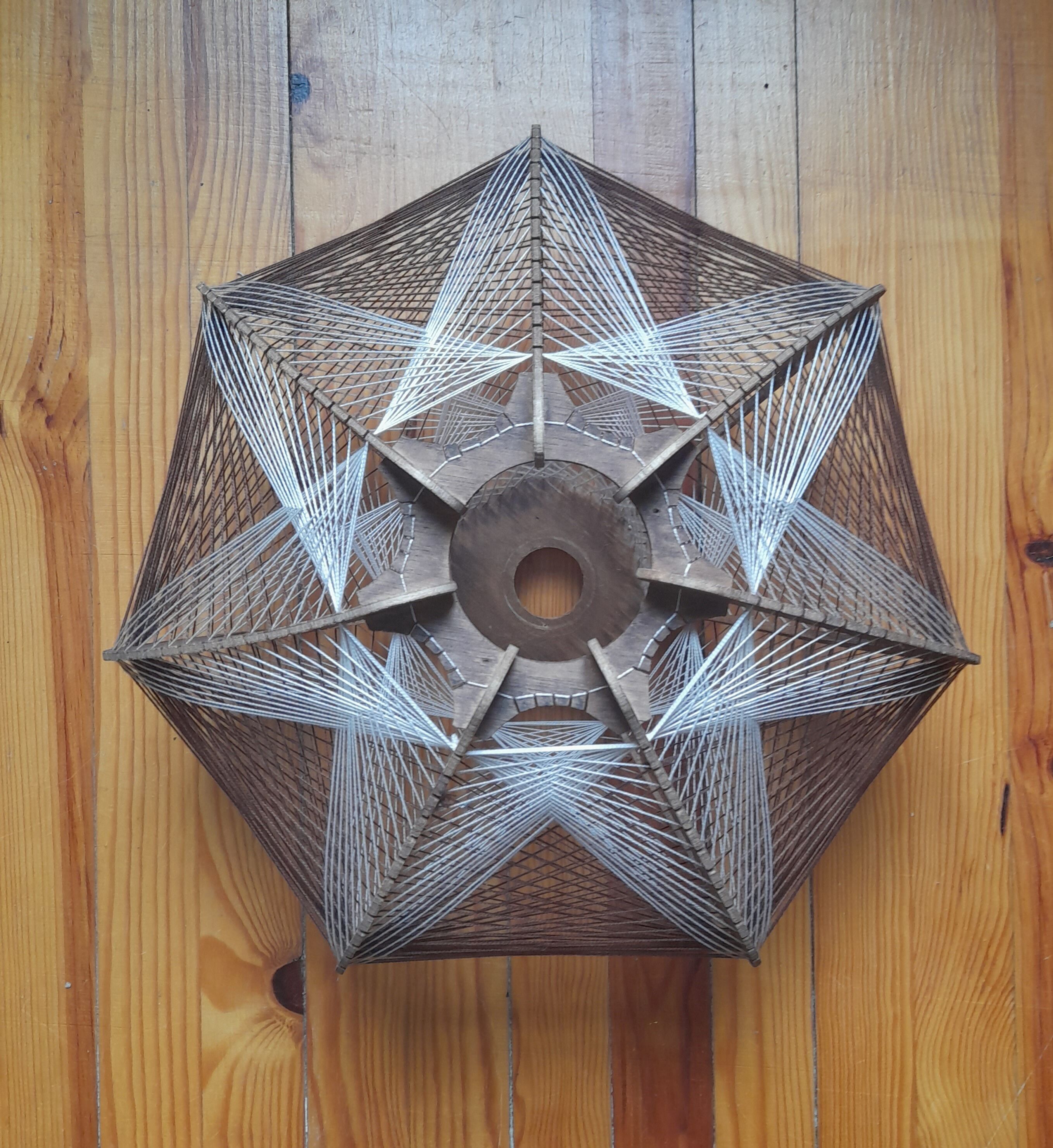 Scandinavian pendant lamp in wood and wire