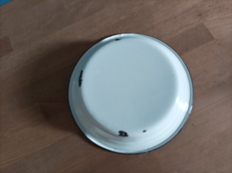 Round metal enamelled dish white edging blue dp 0323154
