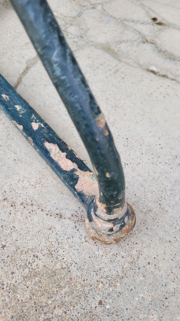 Guéridon de bistrot parisien en marbre ancien