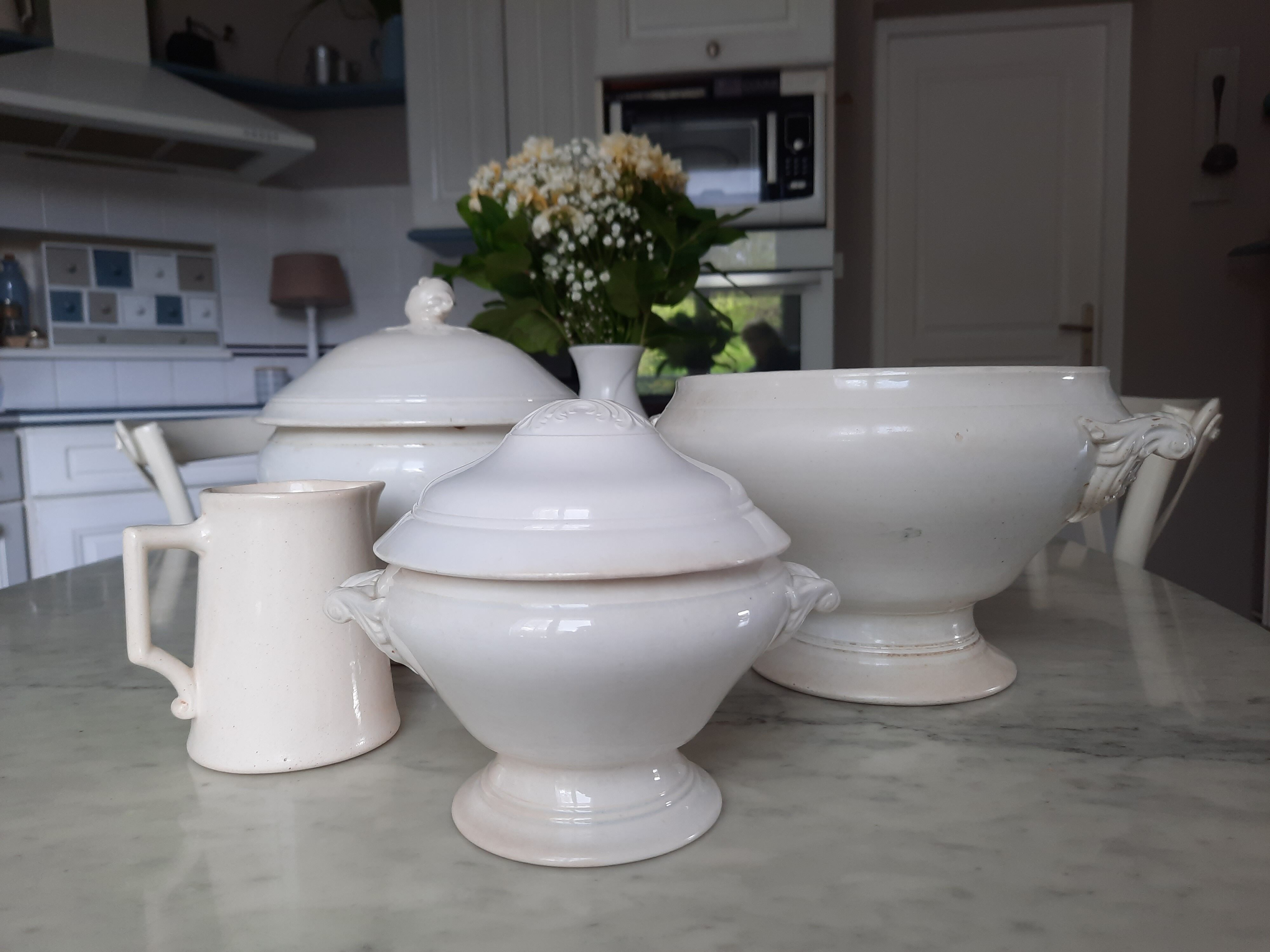 Vaisselle en porcelaine blanche