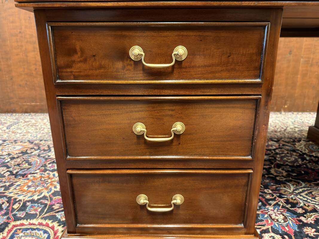 Large English Chesterfield Desk Partnerdesk