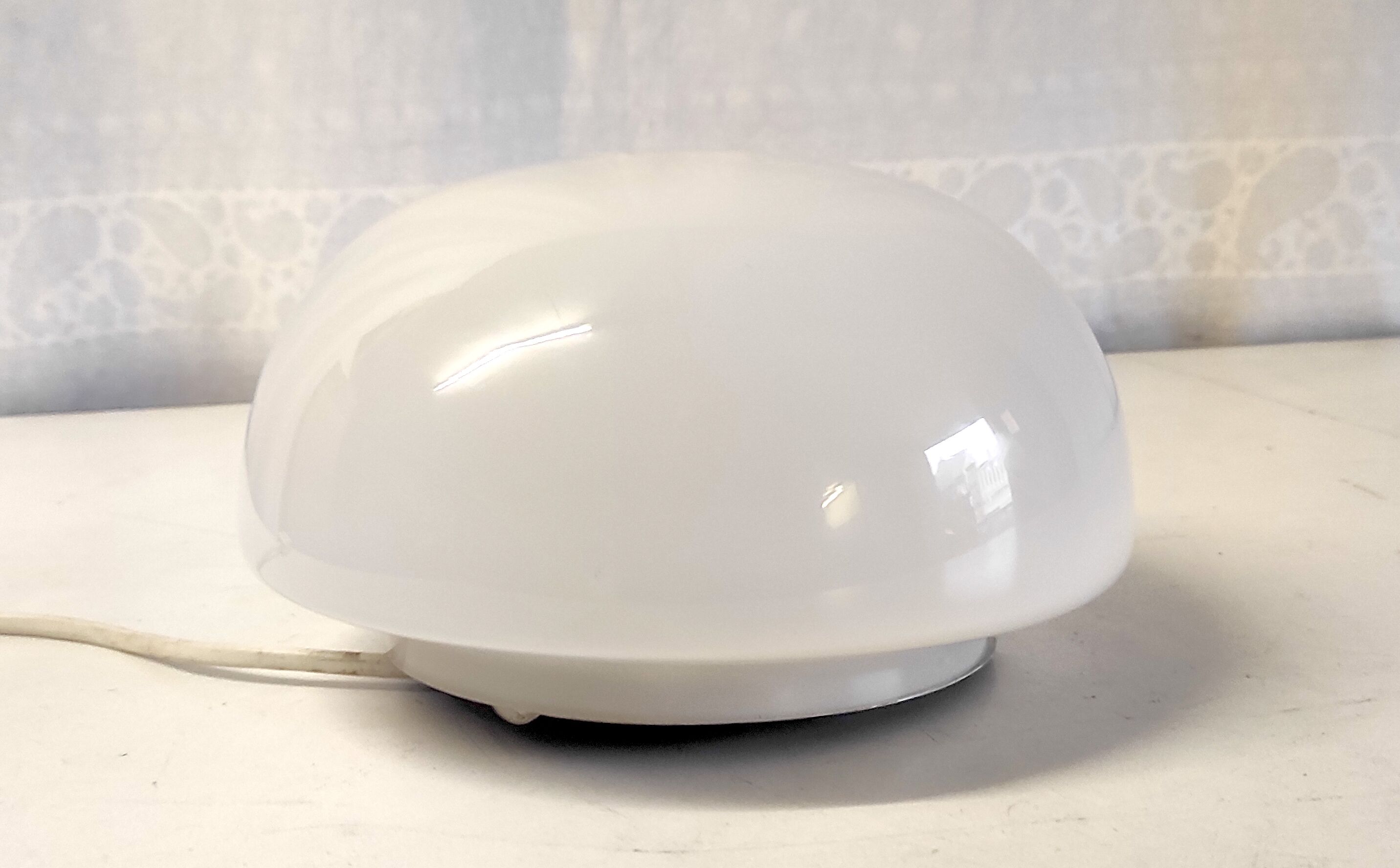 Ceiling lamp or wall lamp in opaline glass