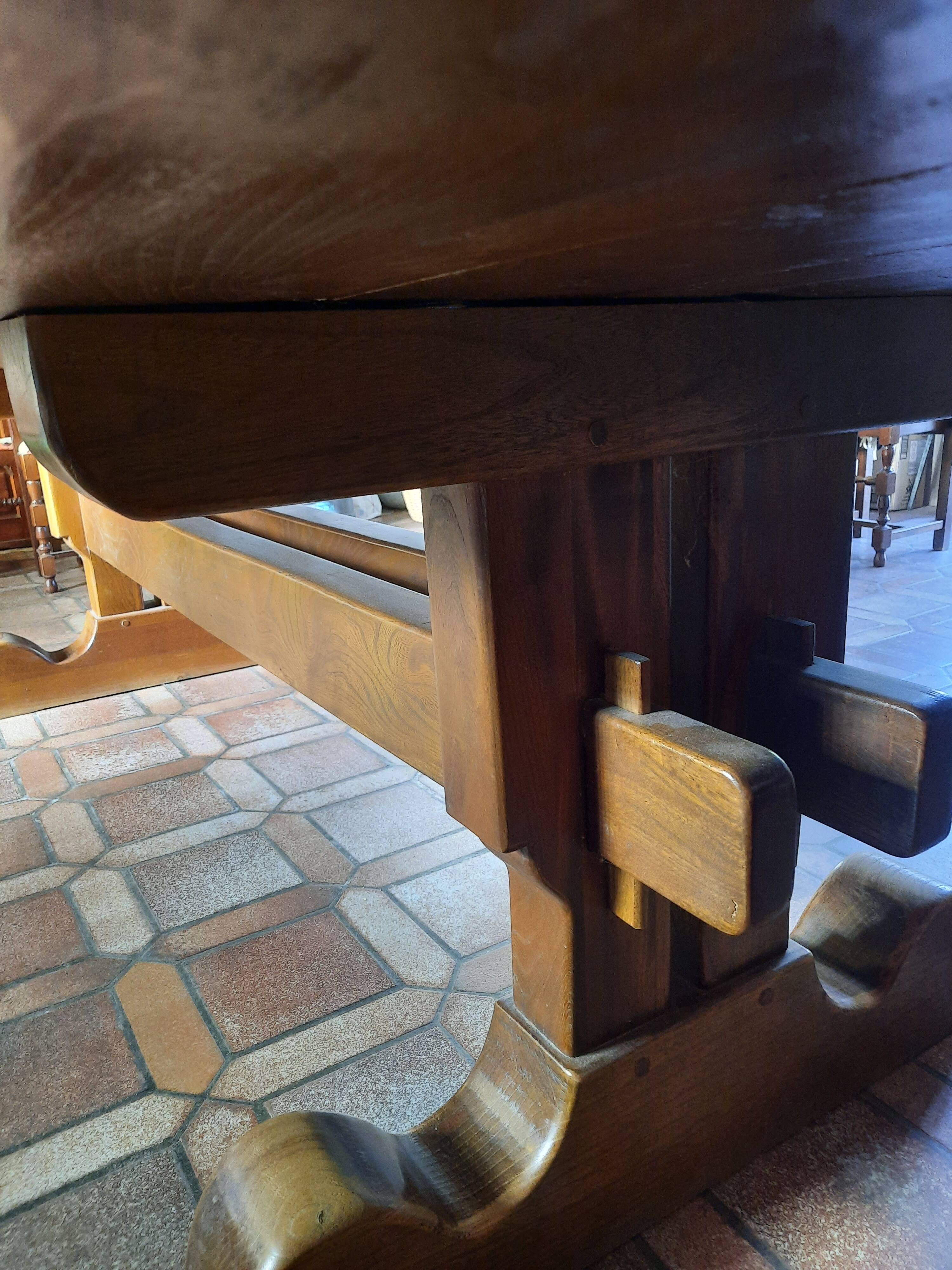 Table monastère en orme massif – grand format (260 x 118 cm)