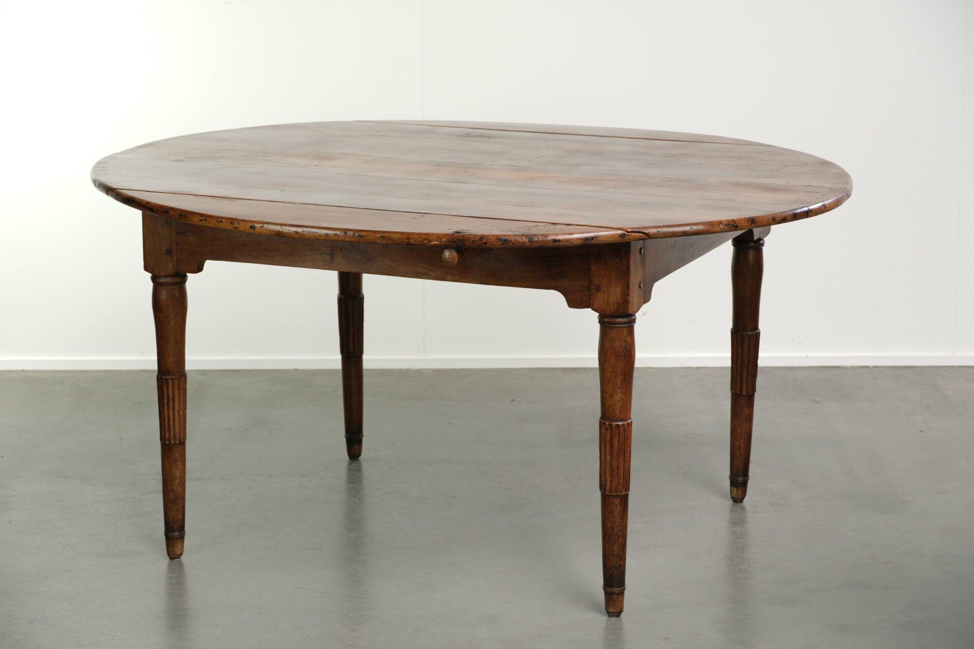 Table de ferme antique française ovale/ronde du 19ème siècle