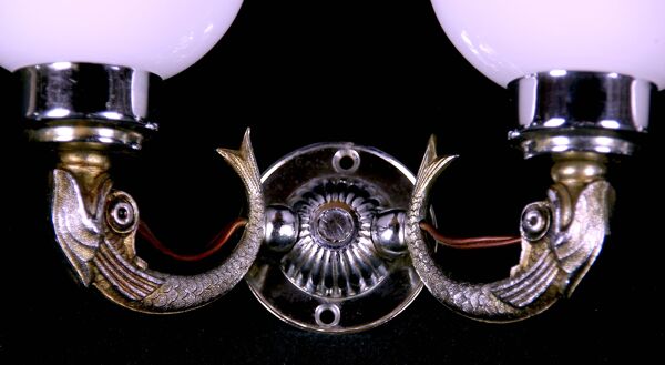 Maison Lancel, Appliques Dauphin Plaqué Argent Opaline Blanche, Milieu du Siècle, France