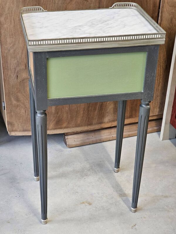 Chevet style Louis XVI antique