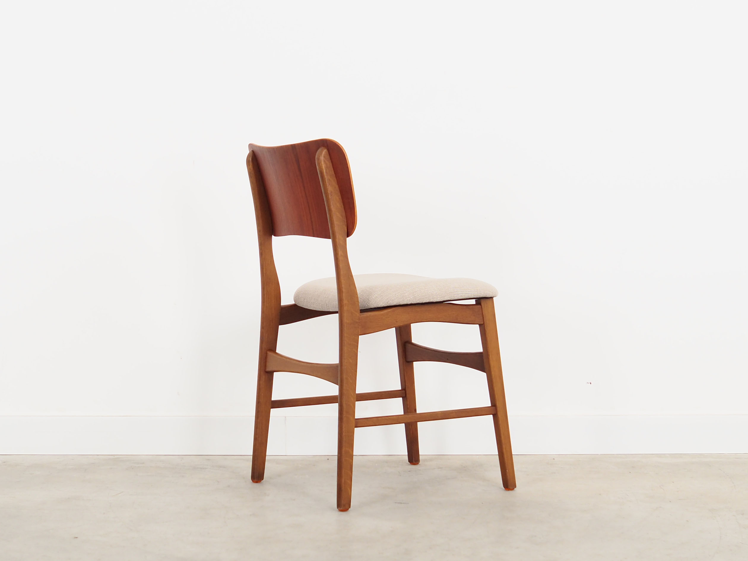 Ensemble de quatre chaises en chêne, design danois, années 70, production: Danemark