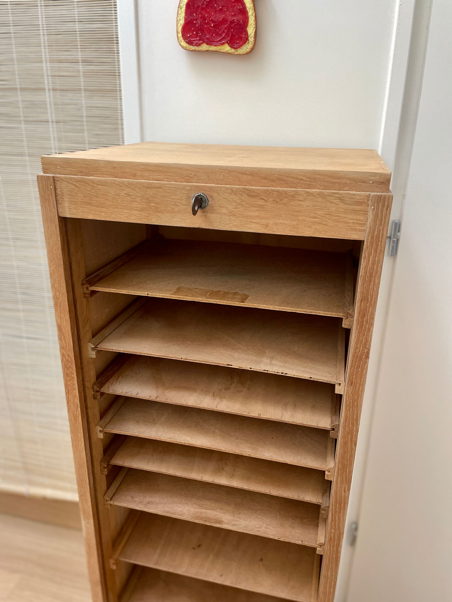 Curtain filing cabinet