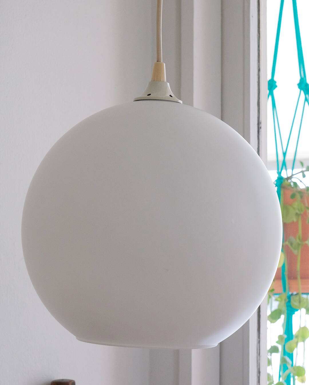 Suspension boule en verre années 70