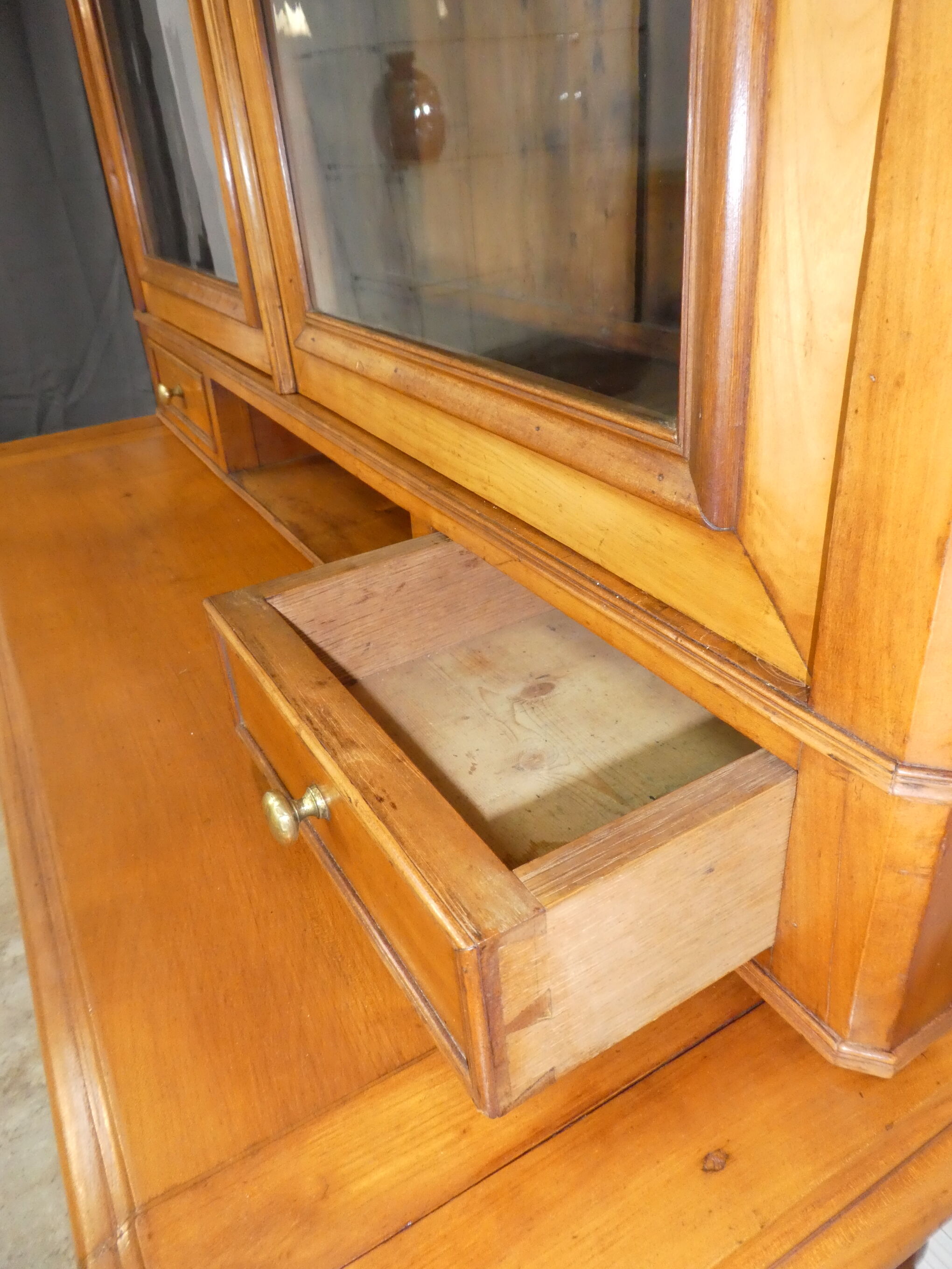 Bureau vitrine Louis Philippe en merisier 19eme