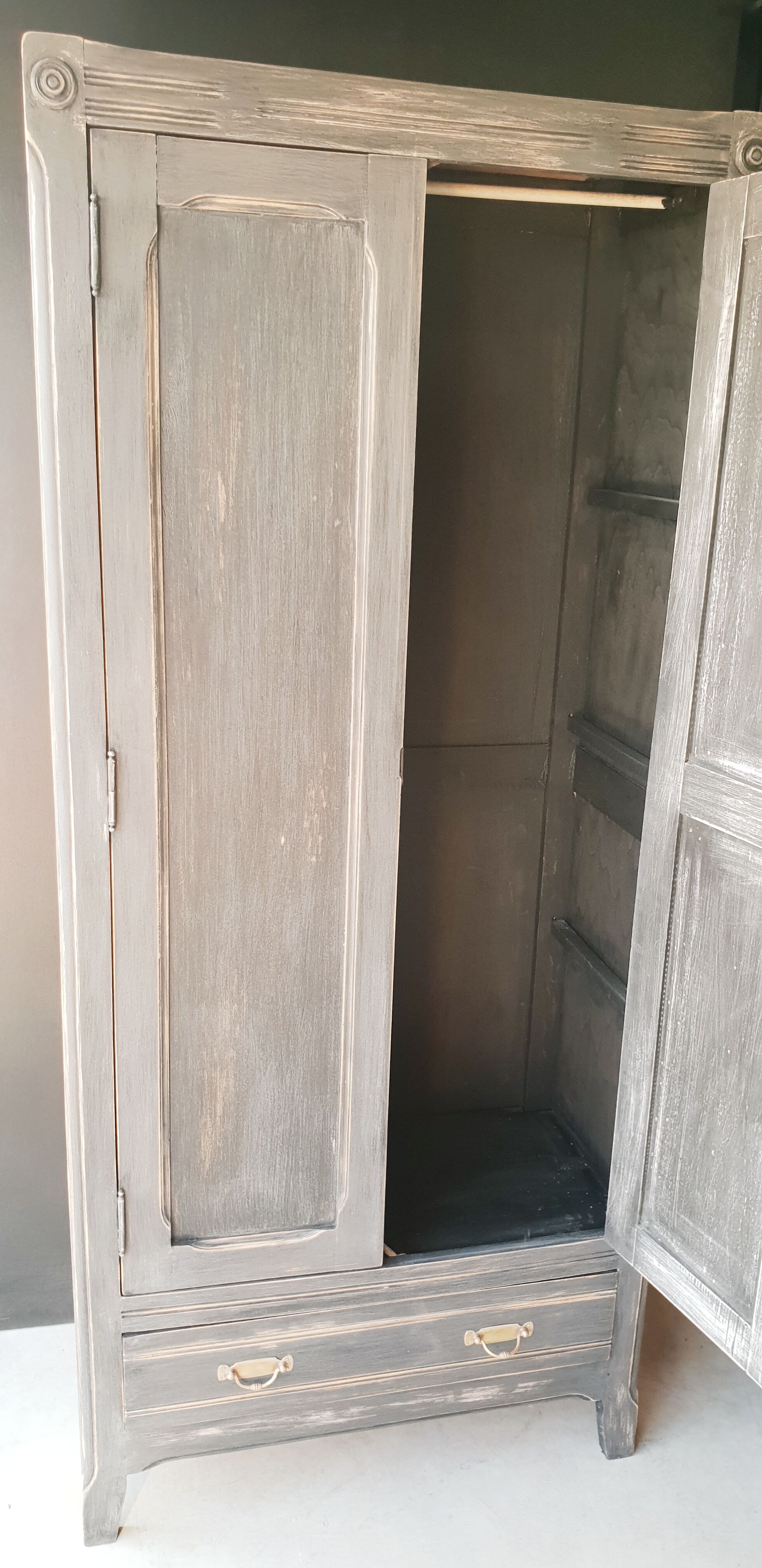 Armoire parisienne  vintage