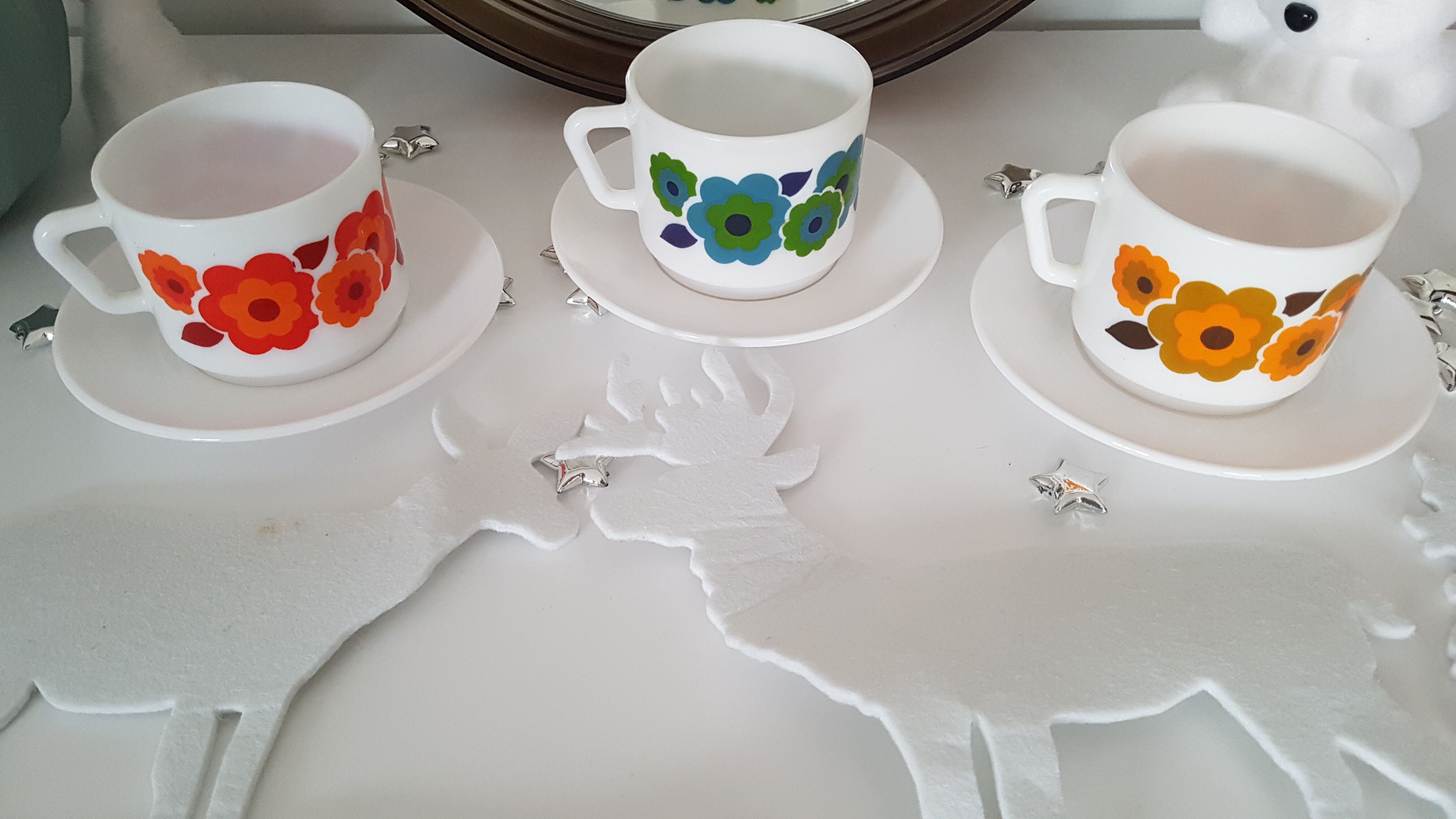 3 large Lotus Arcopal coffee cups