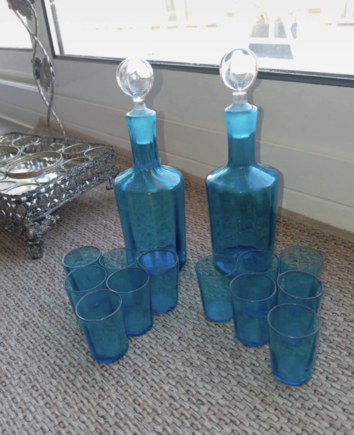 Blue liqueur service with its stand