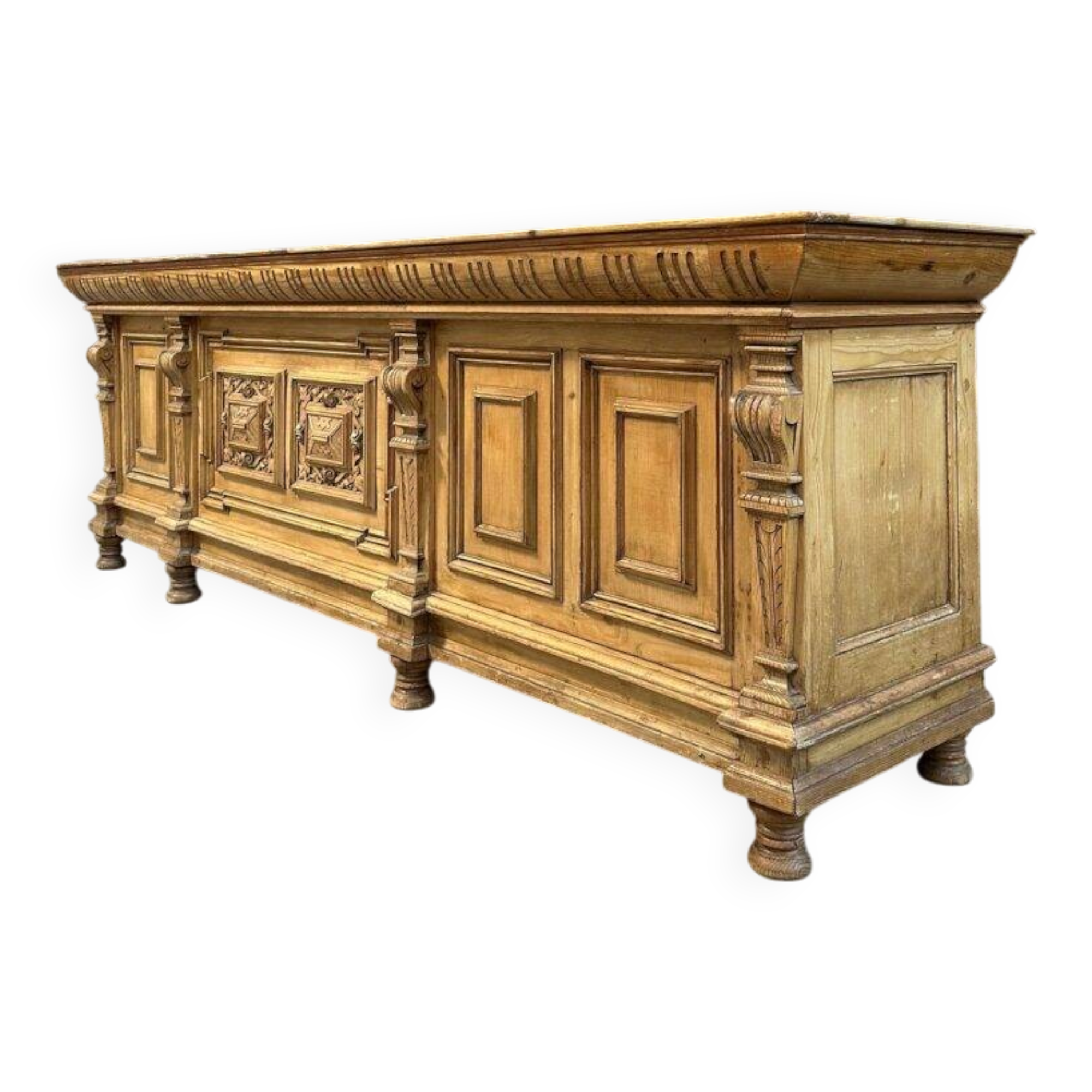Old fir counter