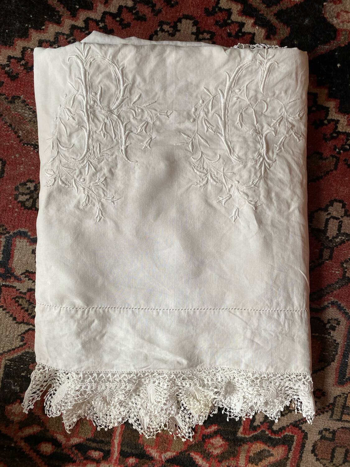 Drap de trousseau monogramme RC vers 1900.