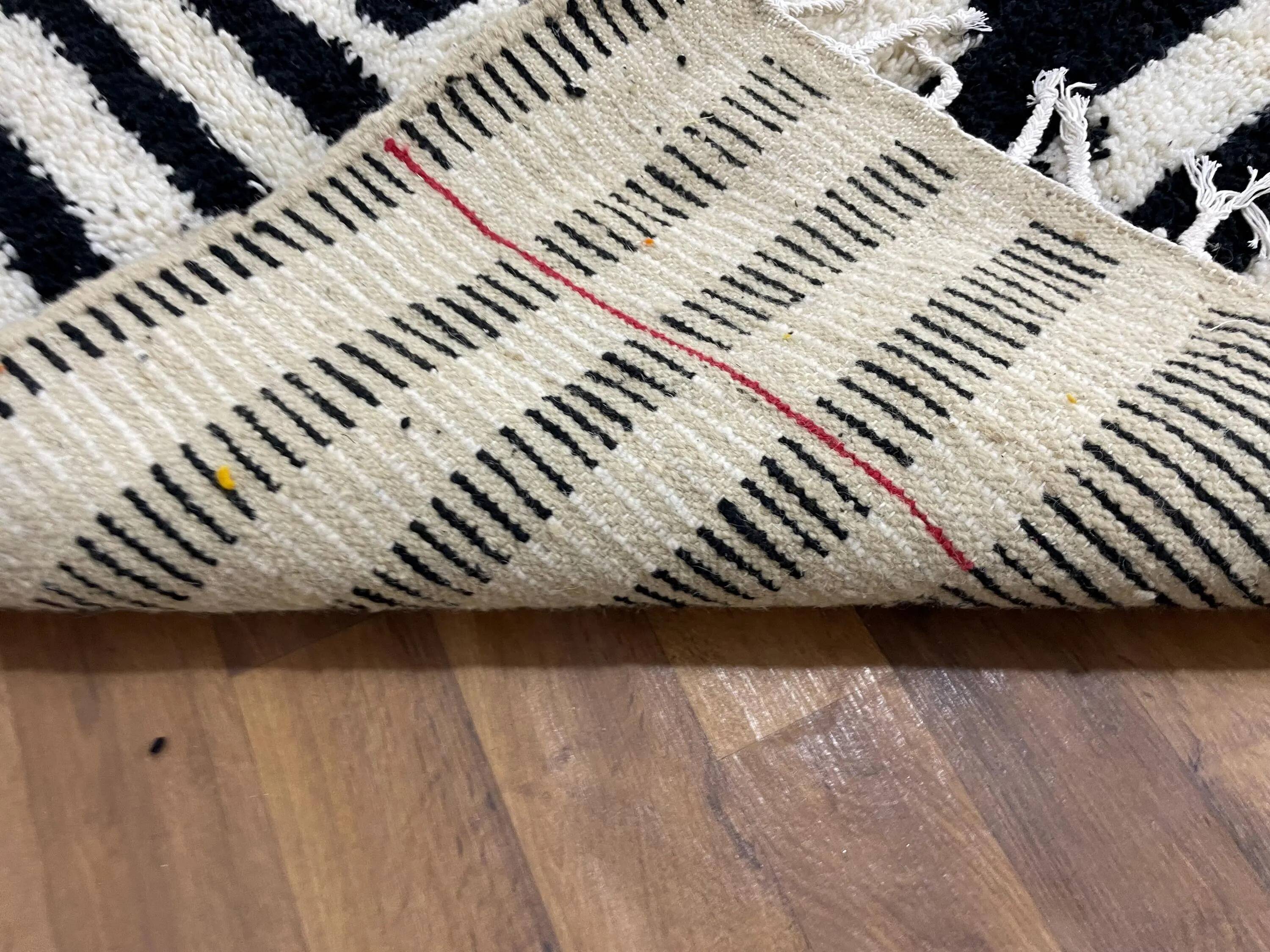 Natural artisanal Moroccan rug 2.5 x 1.5 m