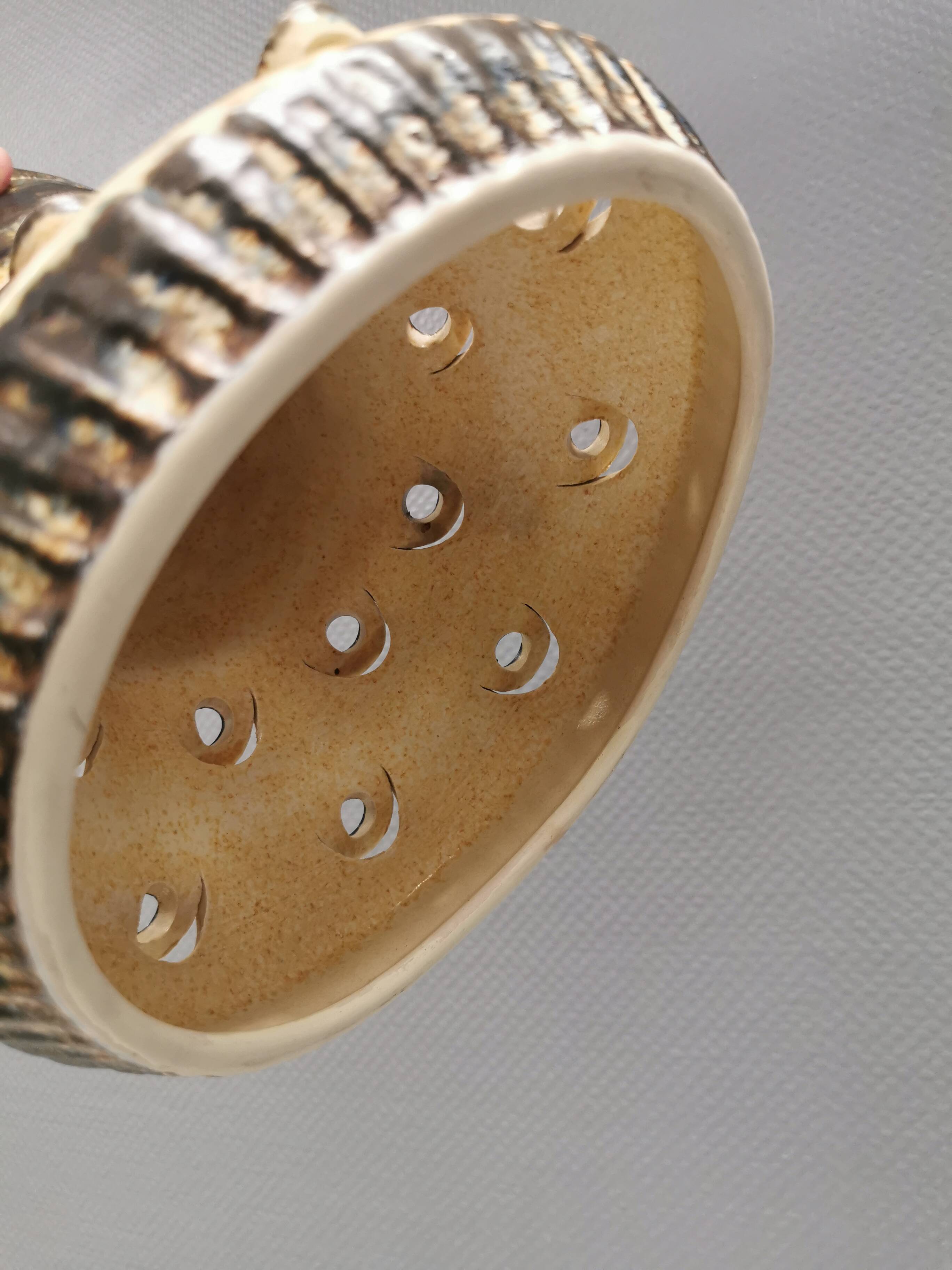 A stunning ceramic hanging lamp with exquisite details. Denmark 1970s