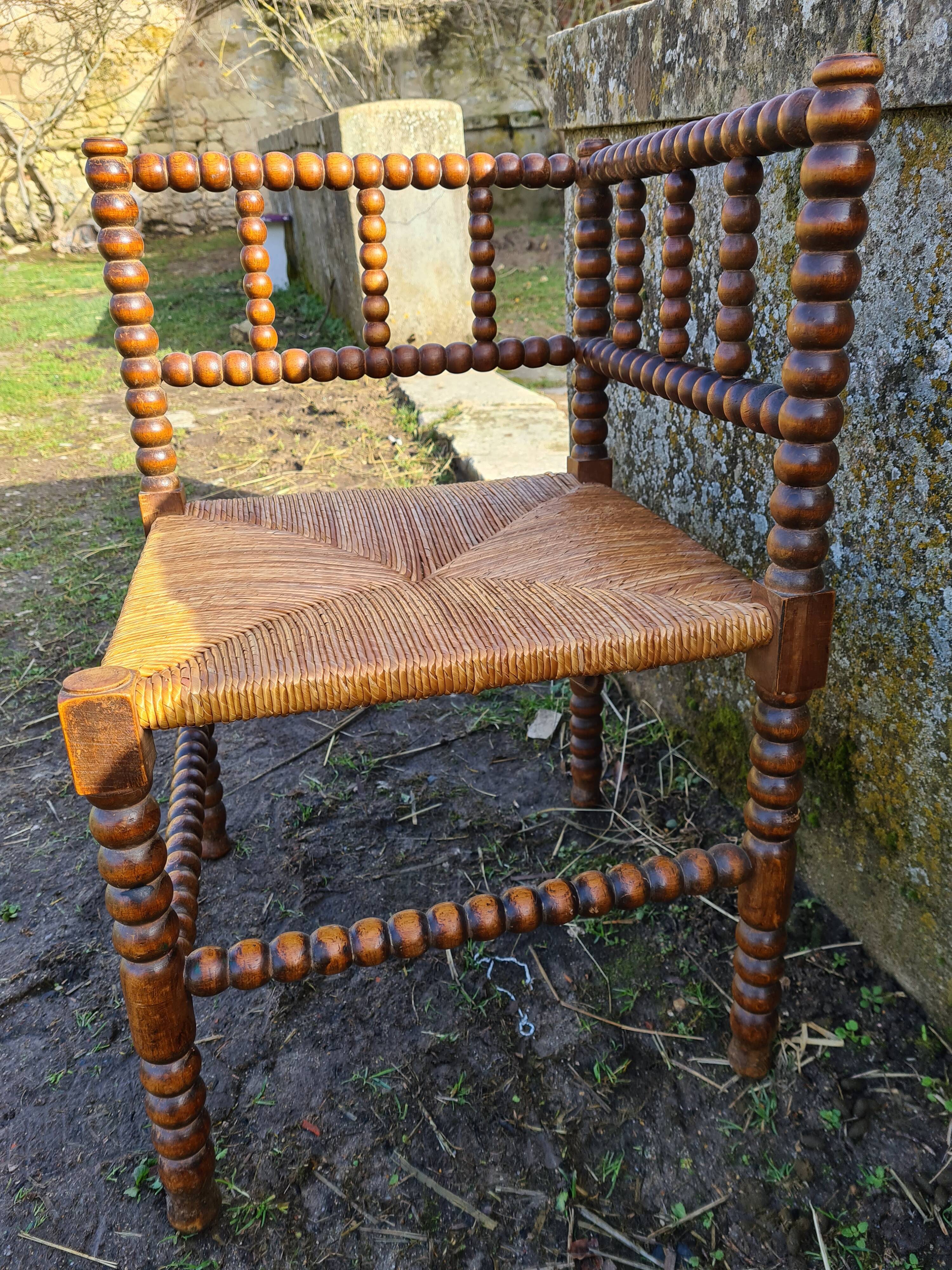 Straw corner chair