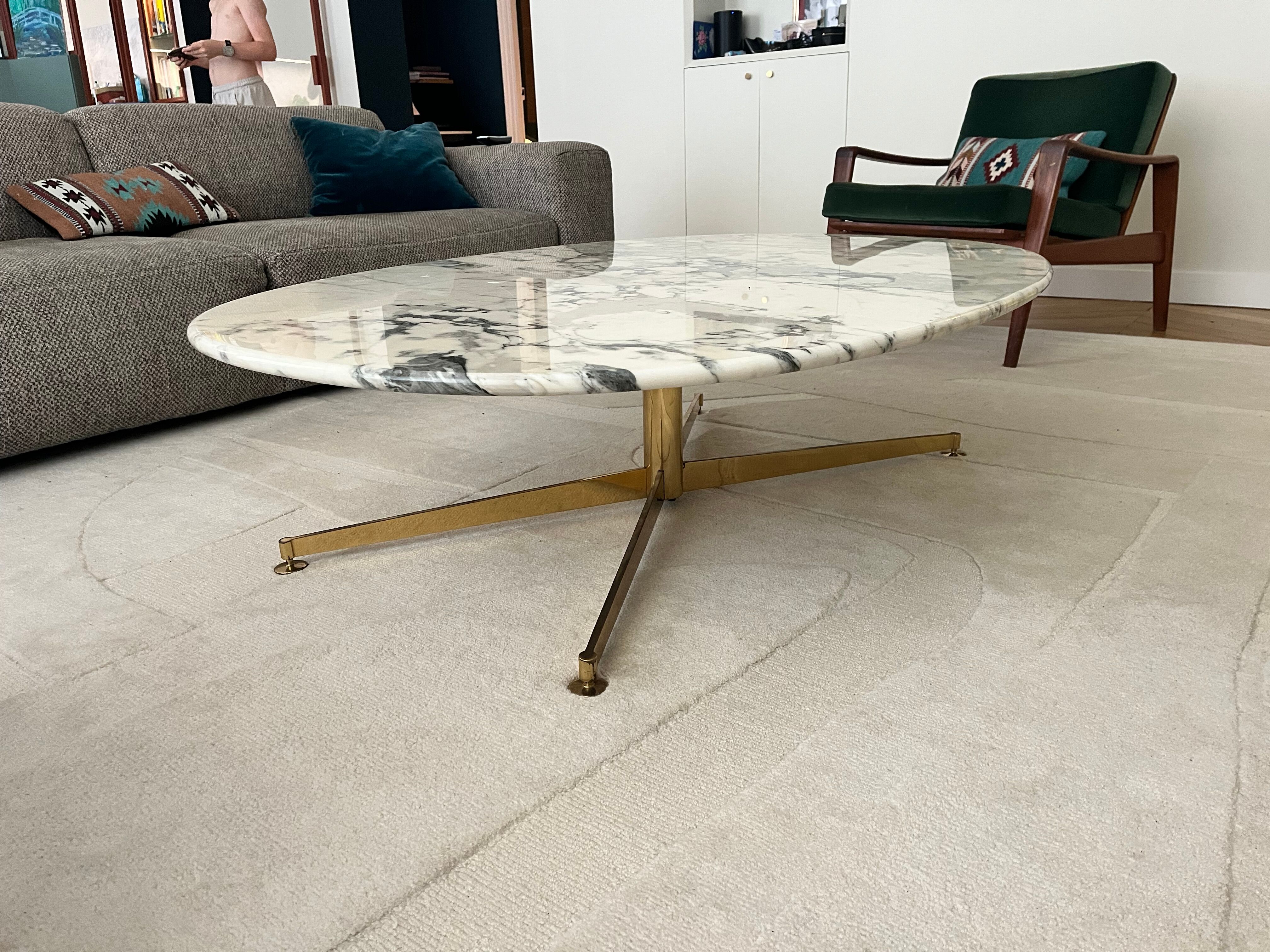 Michel Kin coffee table, Arflex edition, 1960, white marble and brass.