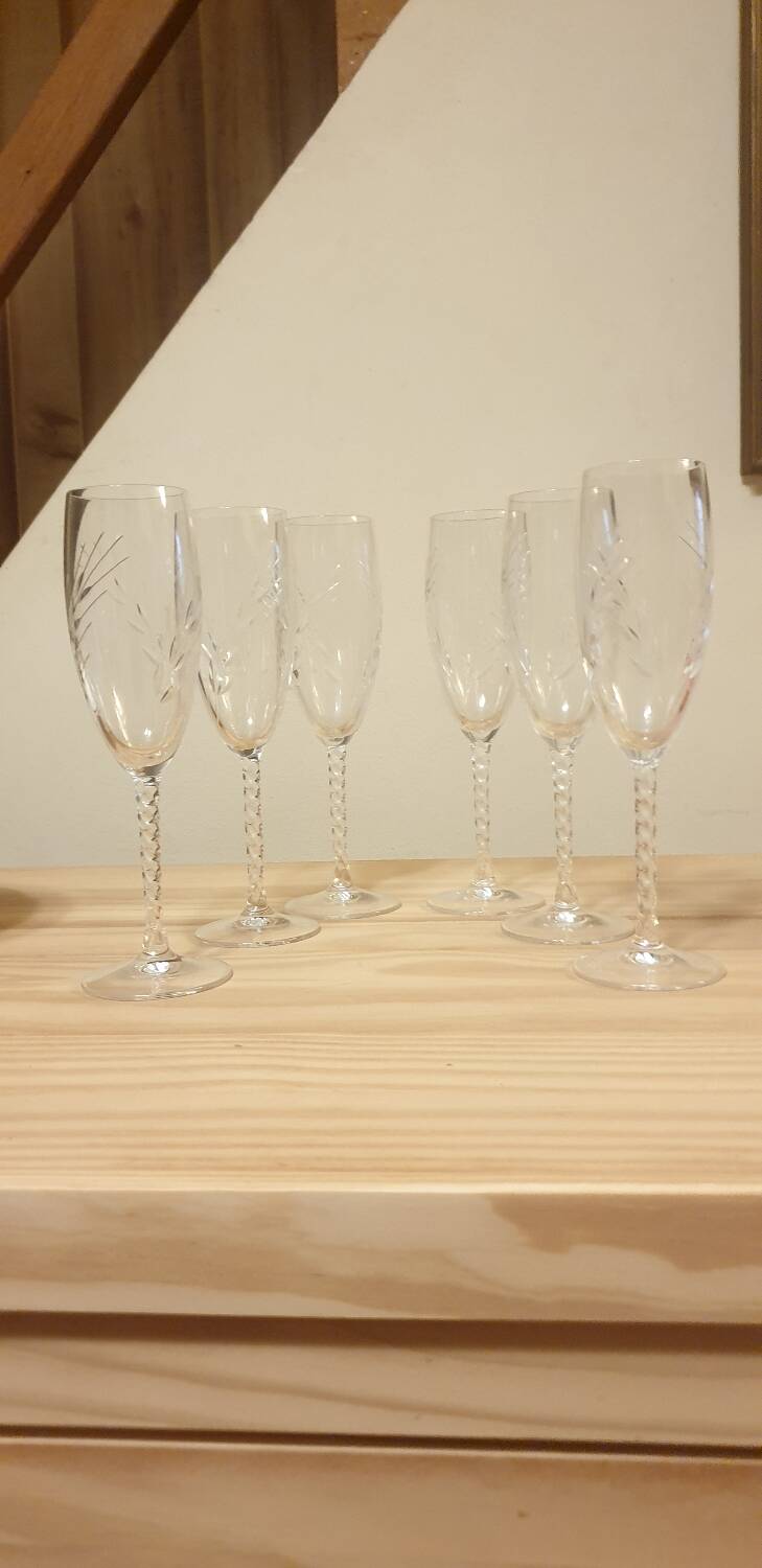 6 crystal flutes