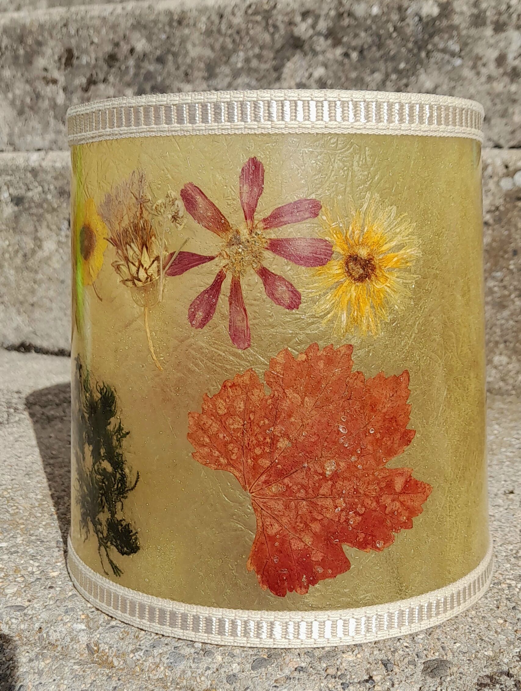 Abat jour en résine inclusions florales 70s