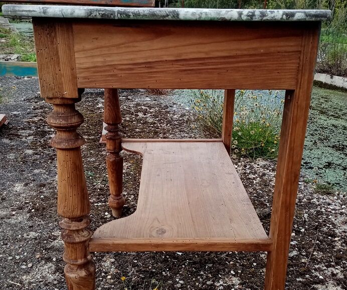 Table /bureau/table de toilette/meuble d'appoint ancien en pichepin
