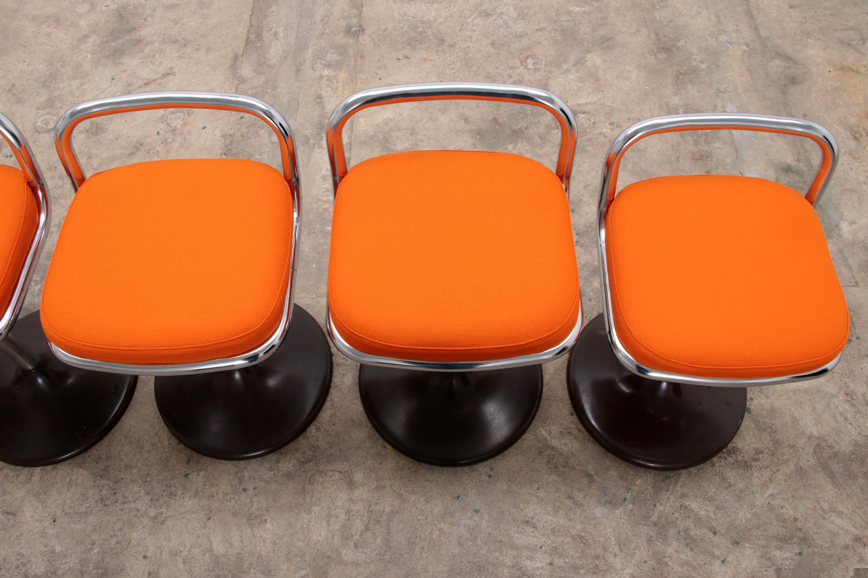 6 Italian low bar stools with orange seat 1970 Joe Colombo style
