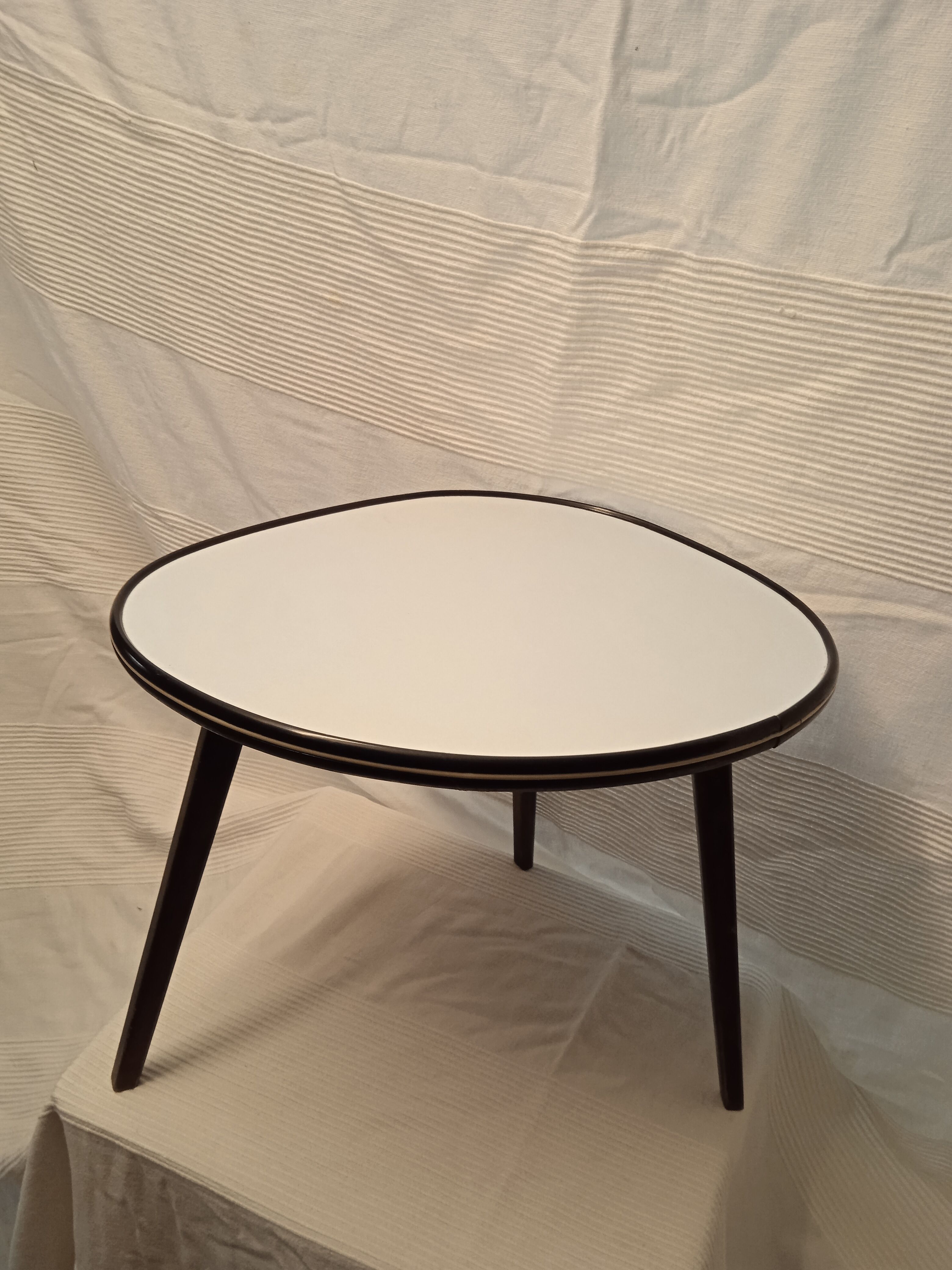 Table tripode formica