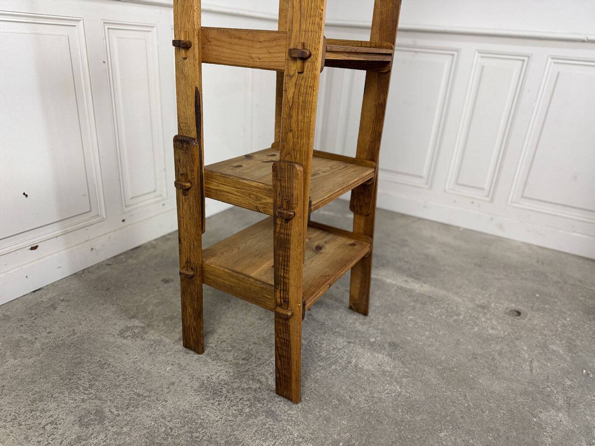 Etagère brutaliste 1950 en hêtre