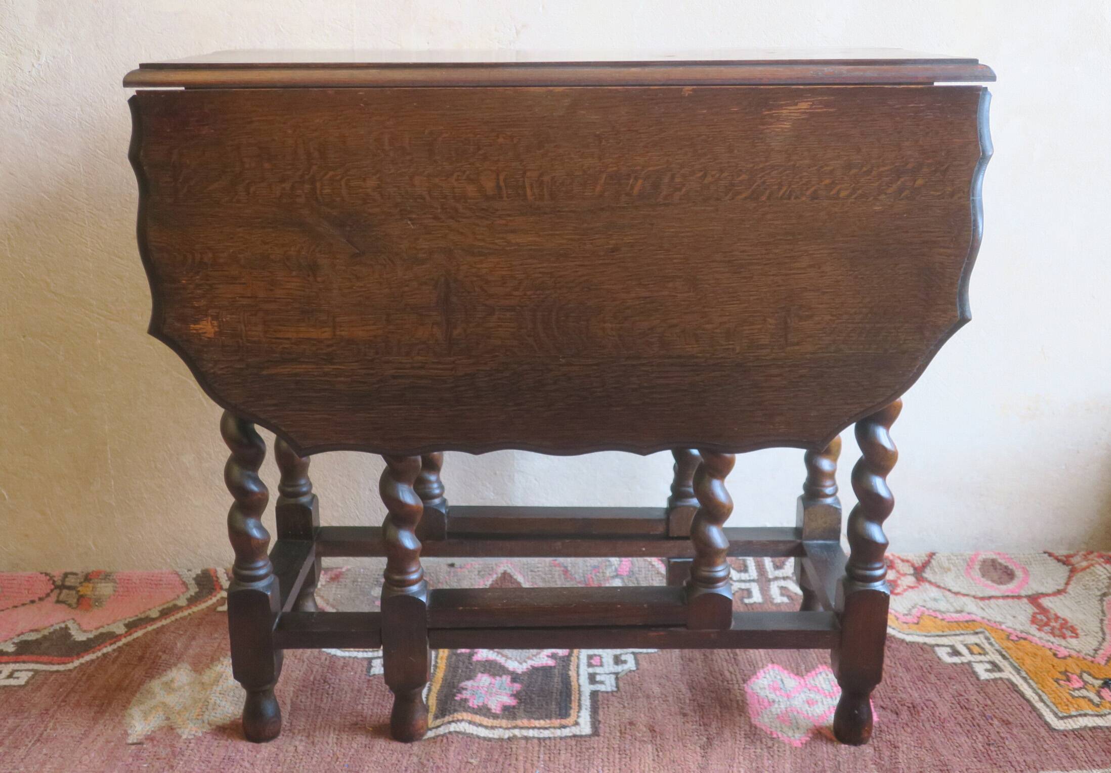 Farmhouse patinated extendable dining table in oak with carved edge, 1900