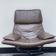 Fauteuil pivotant en cuir brun des années 1970