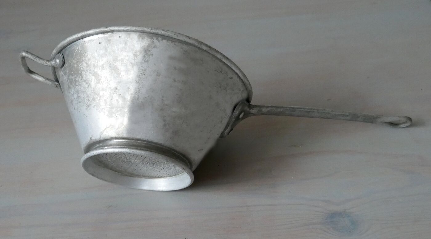 Tournus aluminium strainer