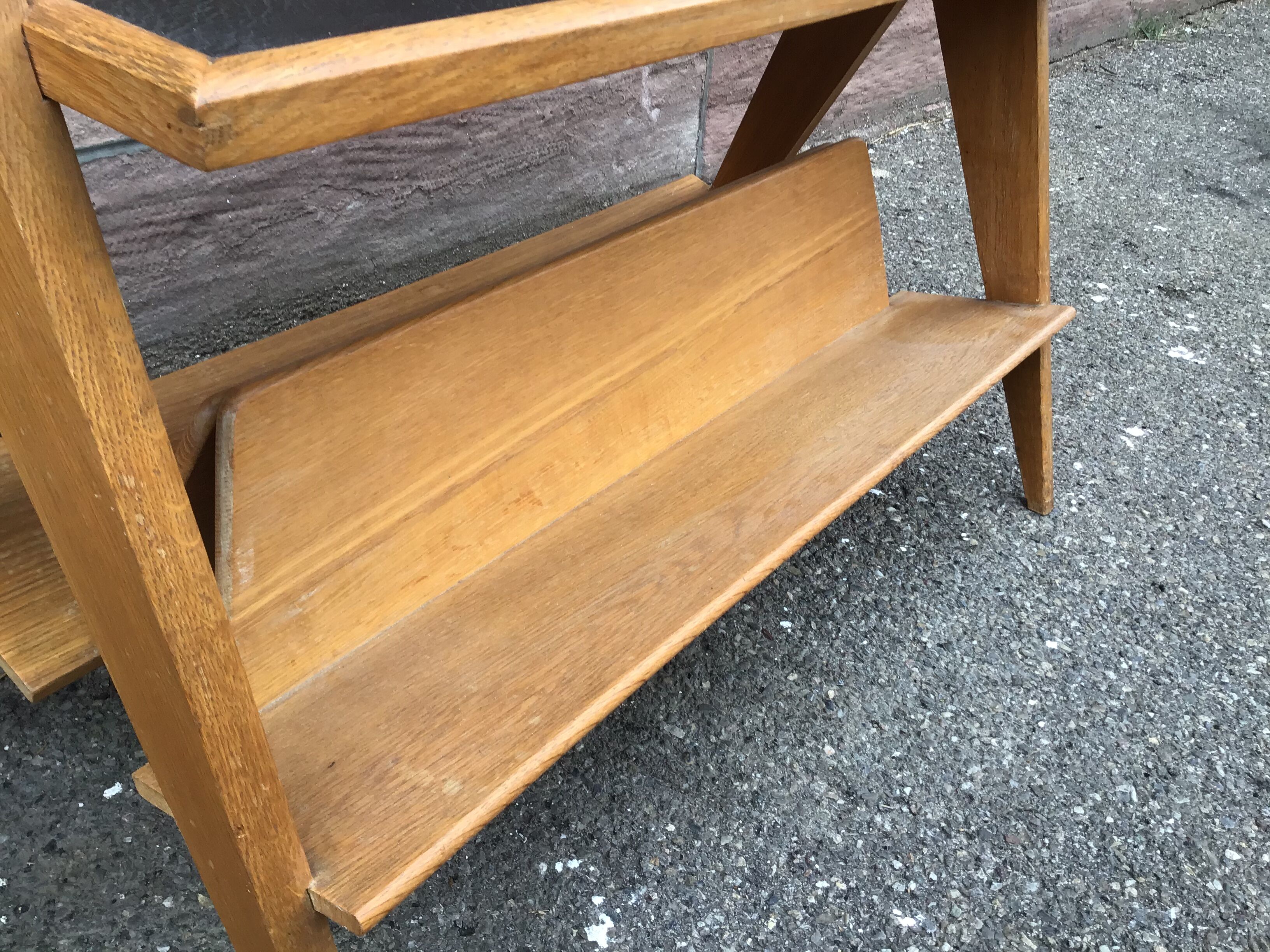 Étagère scandinave pied compas 1960