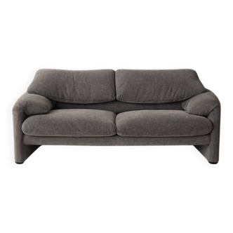 Maralunga 2-seater sofa by Cassina, designed by Vico Magistretti.