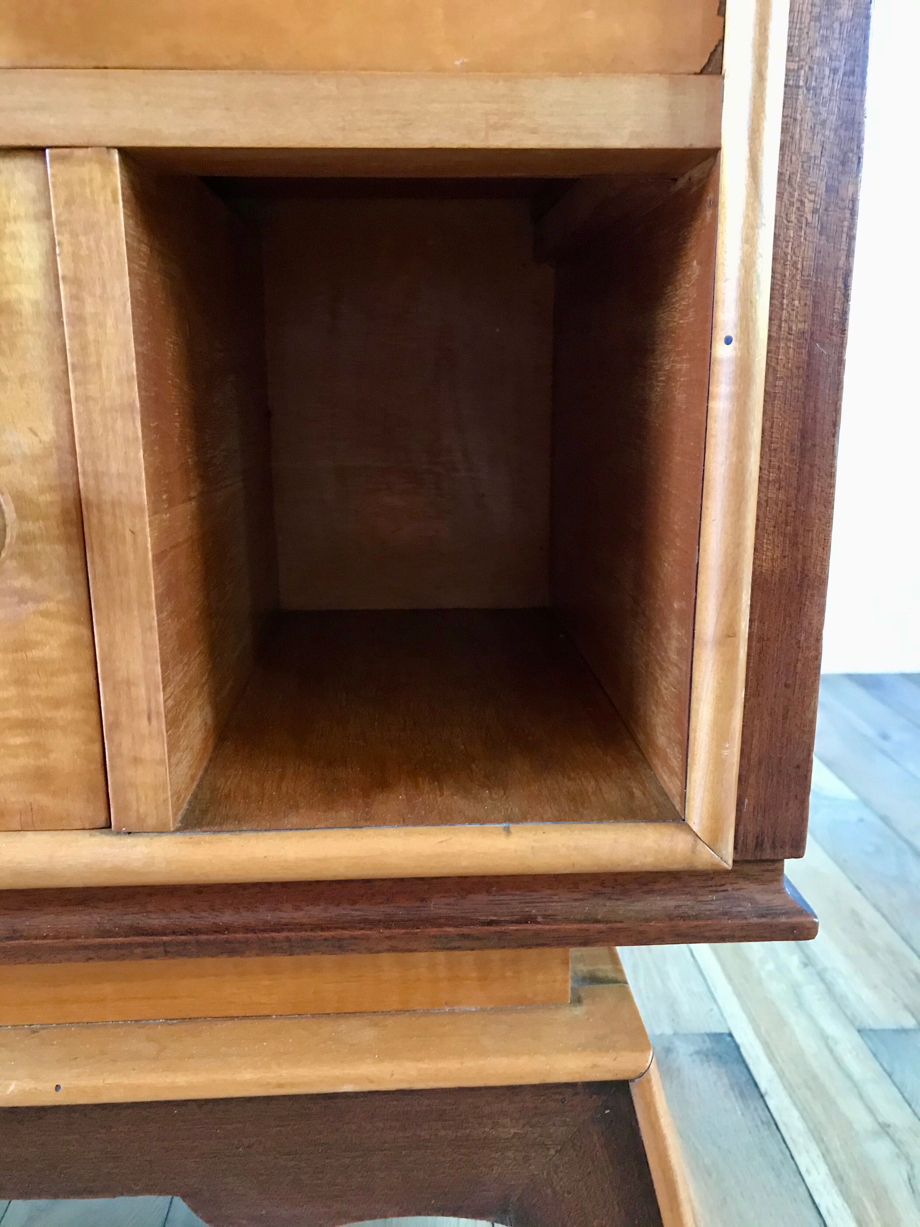 Bedside table in orm magnifying glass art deco 30s