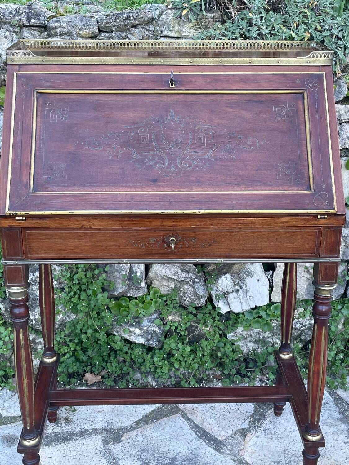 Small lady's secretary in mahogany and gilded brass from the Napoleon III period.