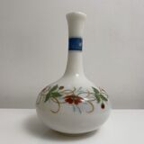 Vase ancien en opaline décor floral peint