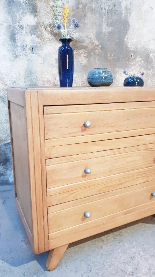 Vintage chest of drawers