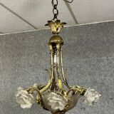 Lustre en bronze doré avec verrerie aux roses et coquilles
