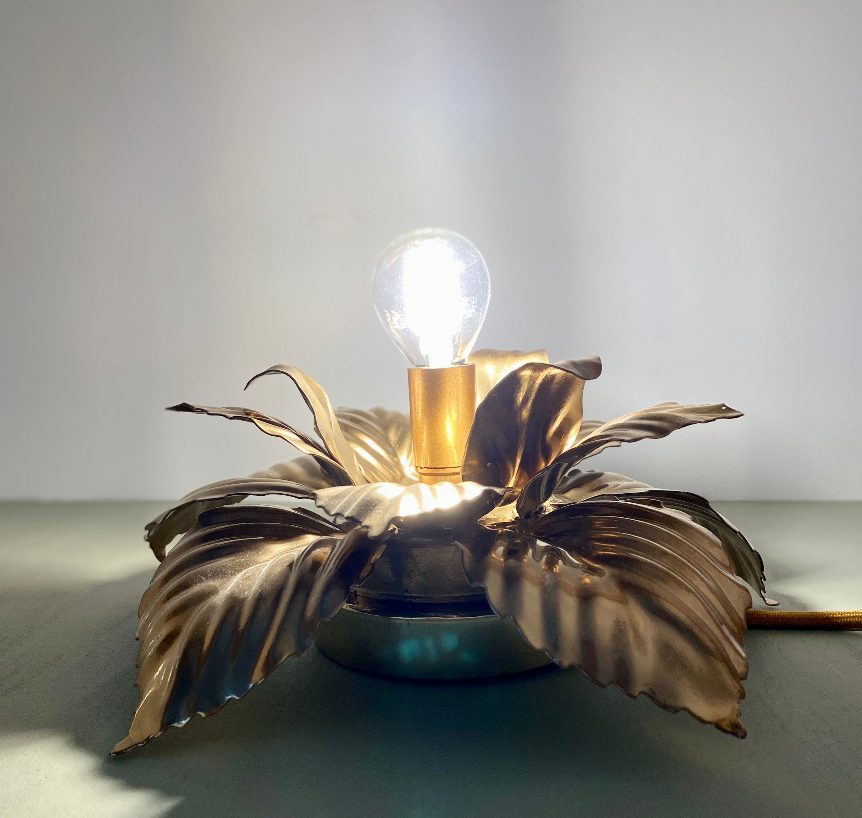 Vintage wall lamp golden leaves