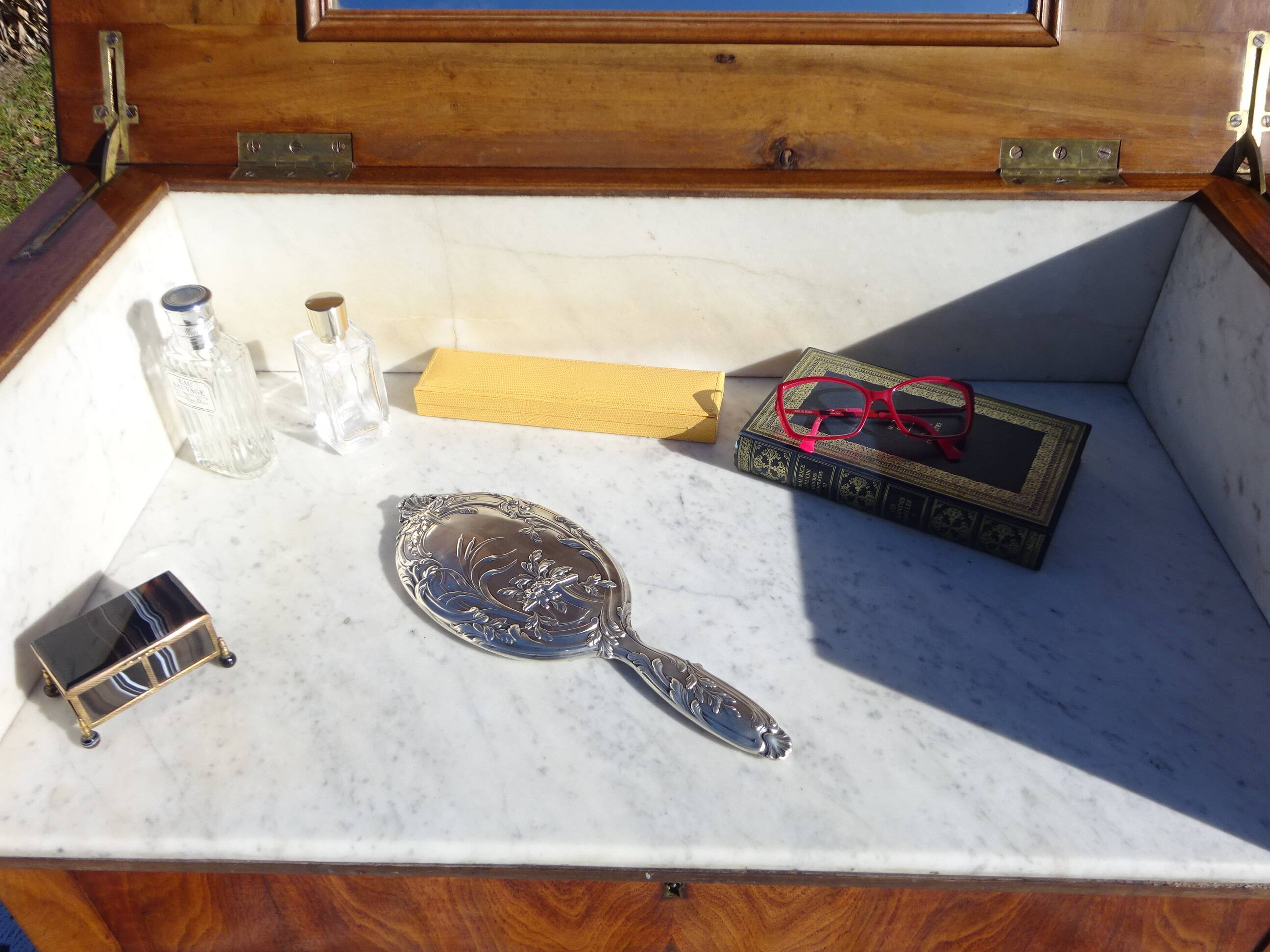 Commode coiffeuse, système en chemin de fer
