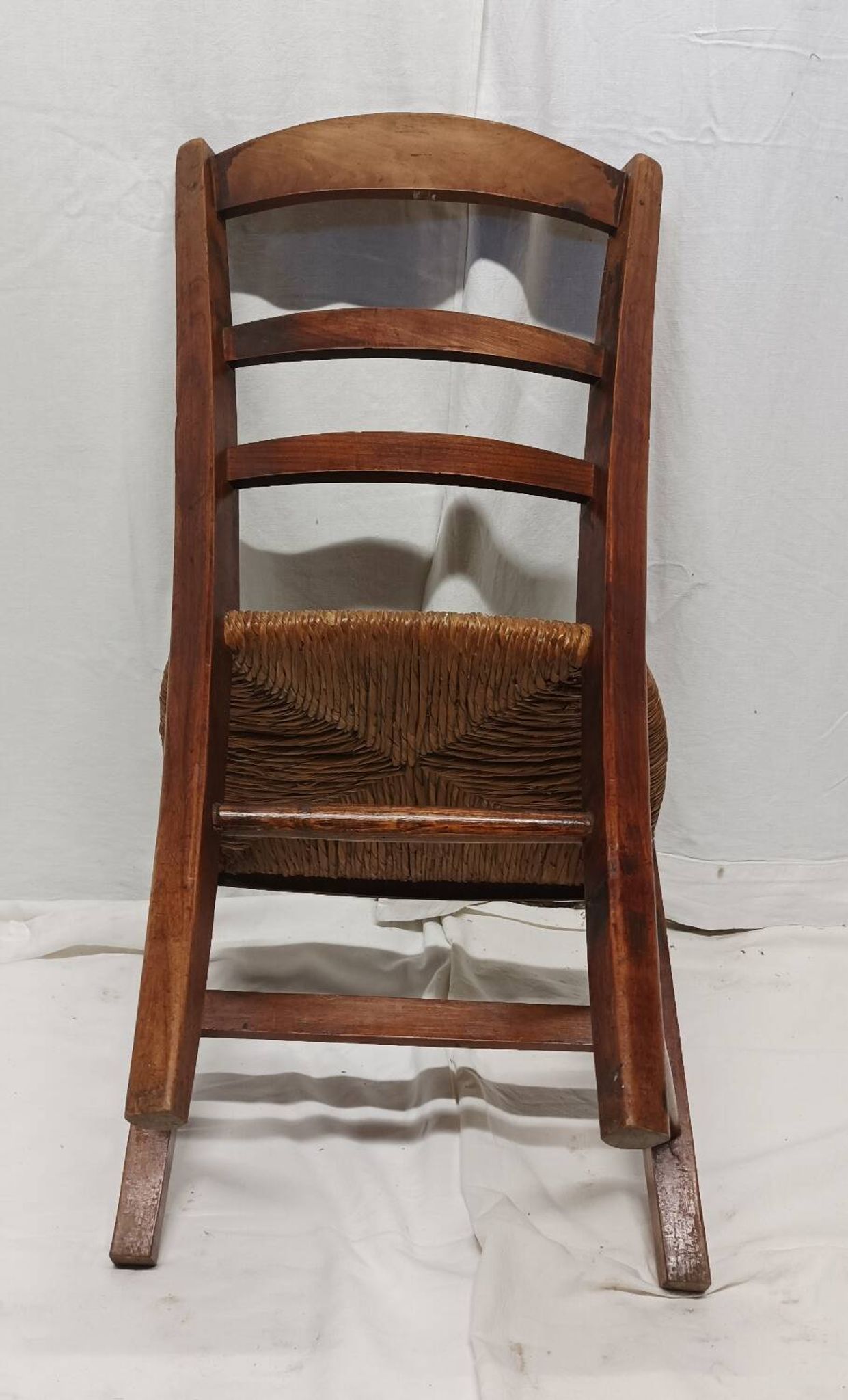 Ancienne chaise de nourrice