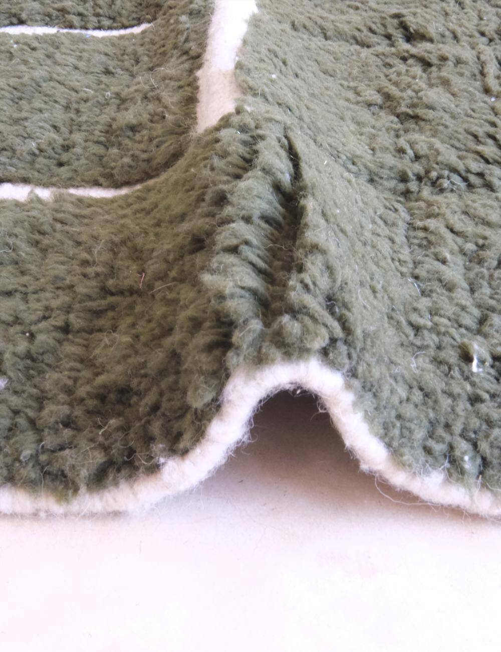 Contemporary Green Rug - 294 x 216 cm