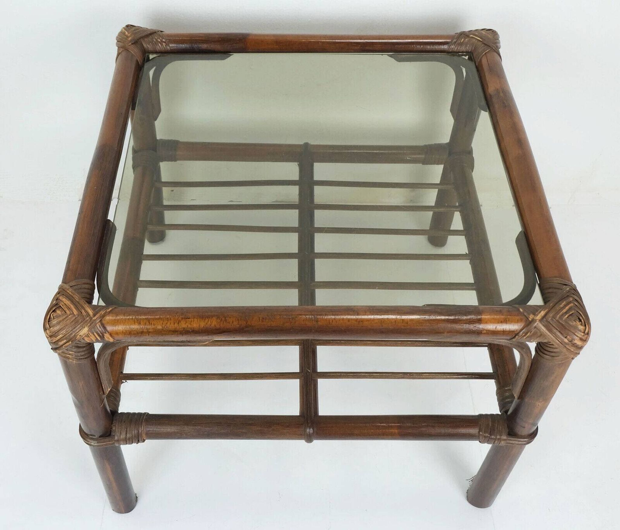 table d'appoint des années 1970 en bambou, osier et verre