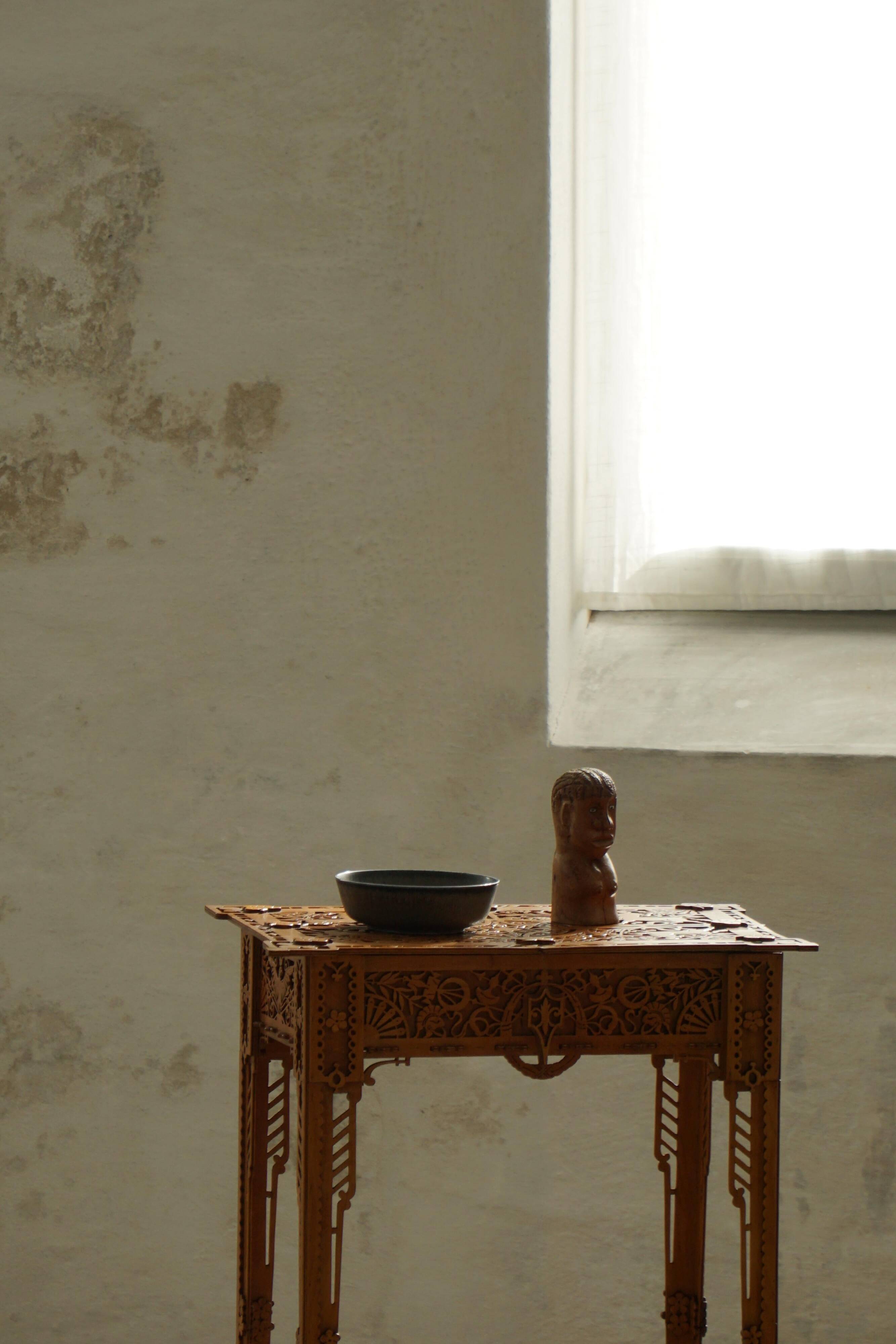 Console / Carved Side Table in Chippendale Style from the 20th Century with Storage