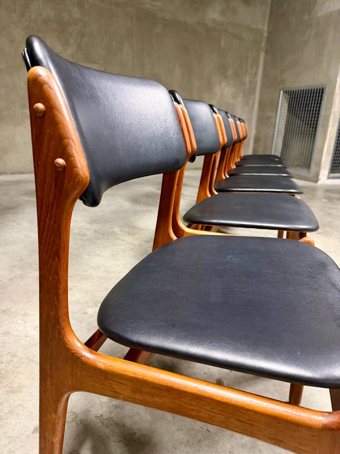 6 Erik Buch chairs