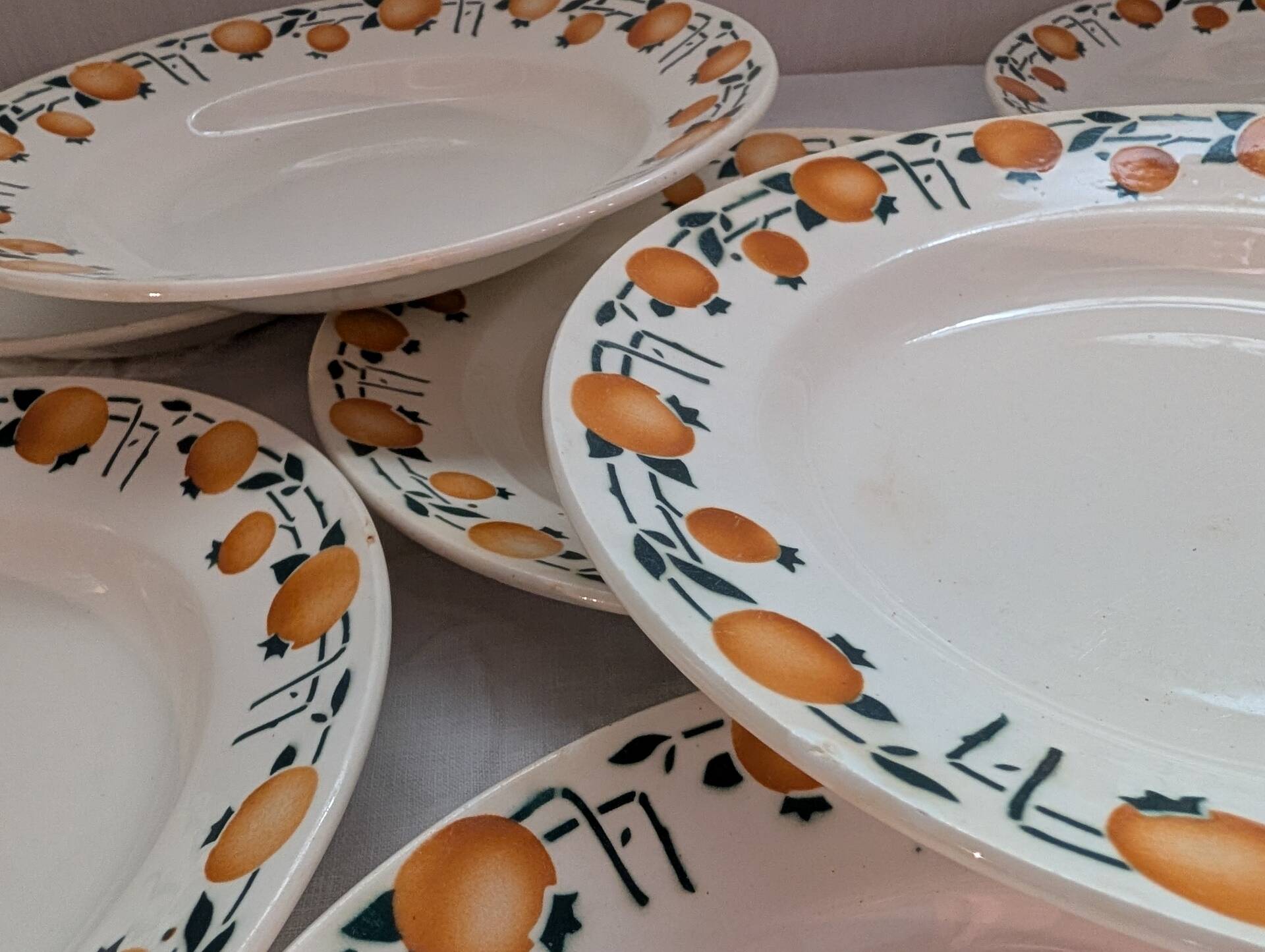 8 assiettes creuses Stivert – décor orange